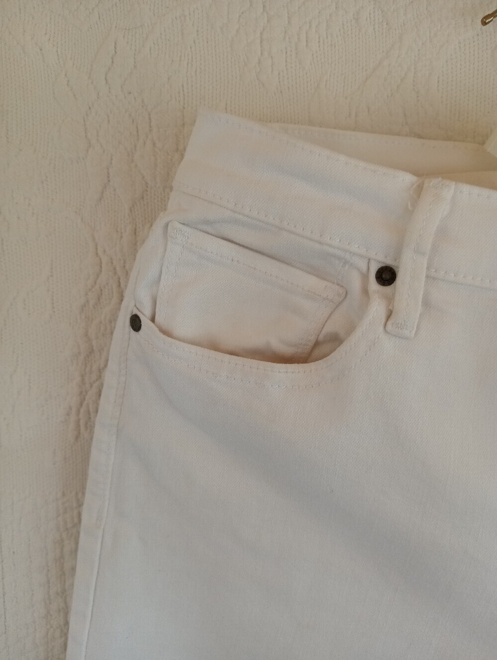 DRIFTWOOD White Cropped Jeans Rose Embroidery Frayed Hem Stretch Summer Floral - Picture 5 of 11